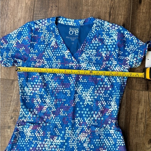 NEW Barco One Scrub Top Blue/Turquoise/Purple Women's Size XS - Picture 2 of 12